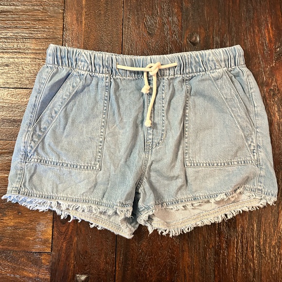 BCBGeneration Pants - BCBGeneration Light Wash Elastic Waist Drawstring Denim Frayed Hem Shorts